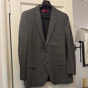 Men’s HUGO Gray Suit